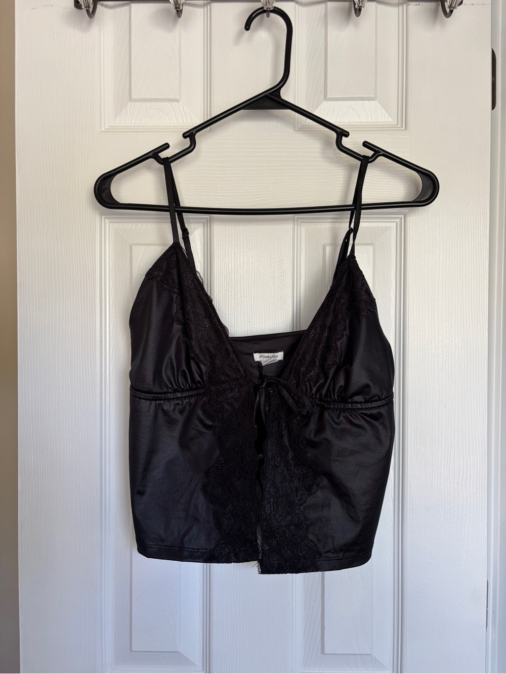 NWOT Kimchi Blue romantic lace-trim satin camisole top XS